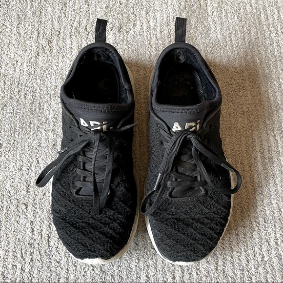 APL: Women's Techloom Phantom Running Shoe size 7 - Picture 1 of 7